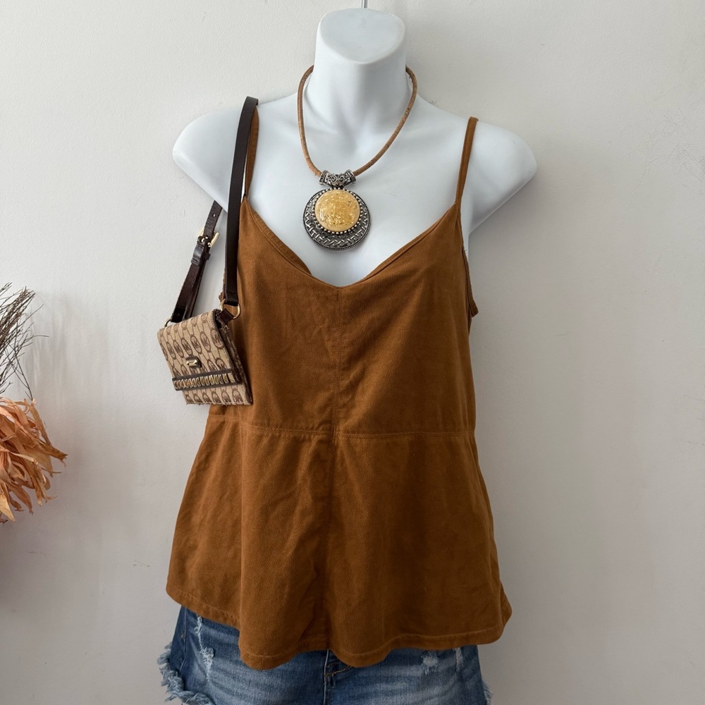 Brown boho faux suede top by the brand New Look.  Perfect Fall piece 🍁🍂
